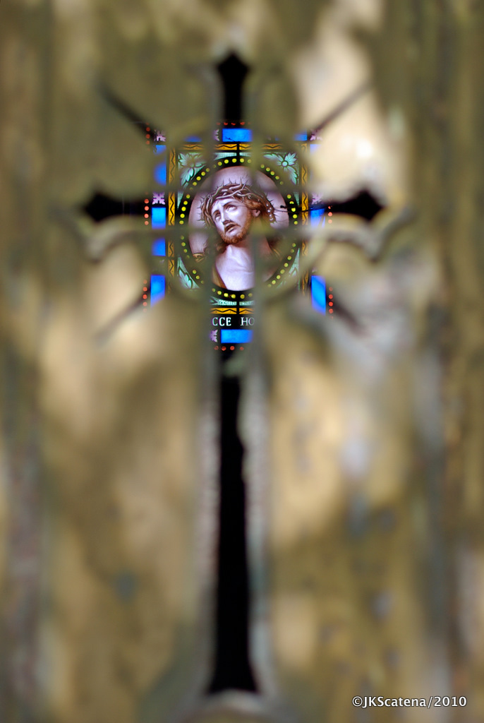 Paris: Cemitiere Montparnasse, Christ Paris: Cemitiere Montparnasse, Christ