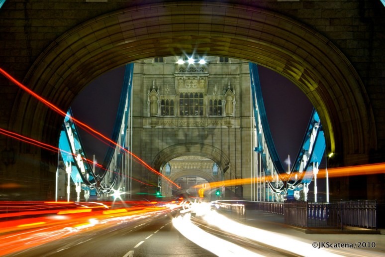 London: Tower Bridge trafic