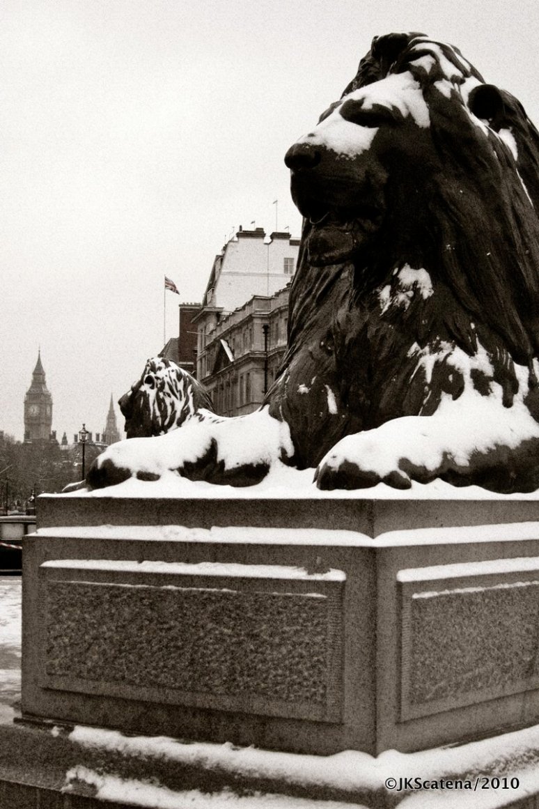 London: Trafalgar Square, snow London: Trafalgar Square, snow
